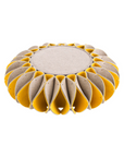 RUFF POUF lav puf i gul - dekorativ og funktionel puf i filt med karakteristisk celleformet struktur og kontrastfuld gul inderside, der tilføjer energi og leg til indretningen.