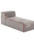 BANDAS Chaiselongue i grå med hvidt rutemønster – minimalistisk og tidløst design.