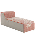 BANDAS Chaiselongue i støvet rosa med hvidt rutemønster – elegant og stilfuldt design.