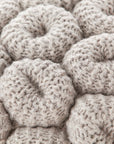 KNITTED STOOL Grå taburet