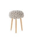 Knitted Stool grå taburet med håndstrikket sæde i uld og ben i matlakeret asketræ -moderne og dekorativt design fra GAN