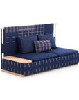 LAN Daybed dobbelt med ryglæn – mørkeblå uld, grafisk broderi og egetræsbund, designet af Neri & Hu