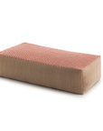 Stilren RAW puf i rosa farve med broderet top, lavet af jute og uld, 148x78 cm.