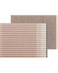 REVERSIBLE tæppe i pink - vendbart tæppe med fine striber i rosa og blå nuancer på den ene side og mere dæmpede, naturlige toner på den anden. Håndvævet i uld, hør og bomuld.