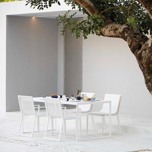 Kvalitetsmøbler fra serien Blau er minimalitisk design i god kvalitet
