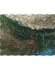 Stort rektangulært tæppe (300 x 400 cm) med satellitmotiv af Gangesfloden, håndtuftet i 100 % genanvendt PET. Designet af Álvaro Catalán de Ocón for GAN.