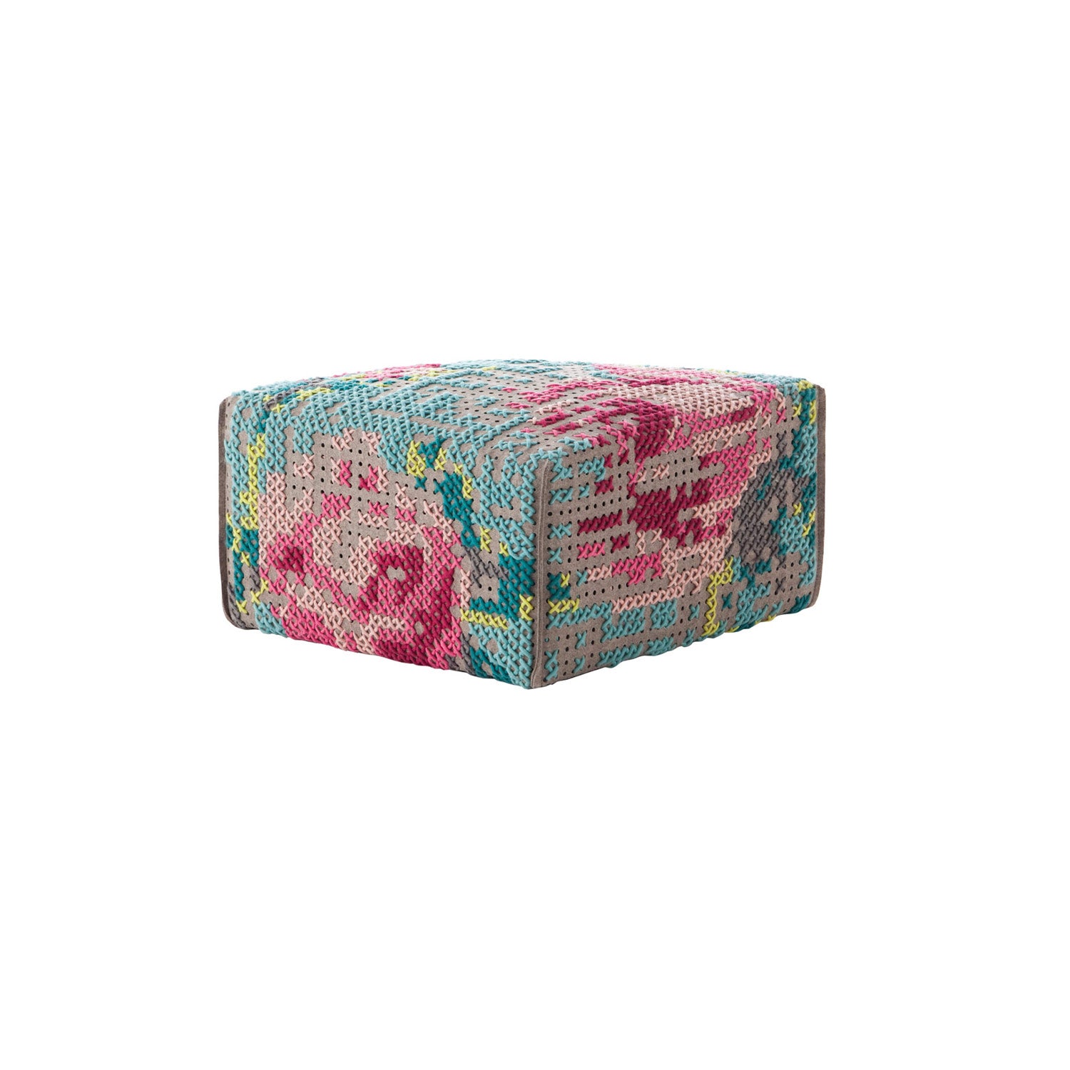 CANEVAS puf i farvet udgave med broderet blomsterdesign i blå, pink og gul, vist fra en skrå vinkel.