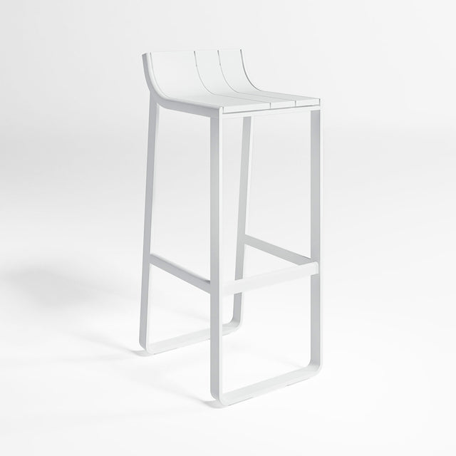 Flat barstol med ryglæn til loungemøbler fra Gitz Design og Gandia Blasco